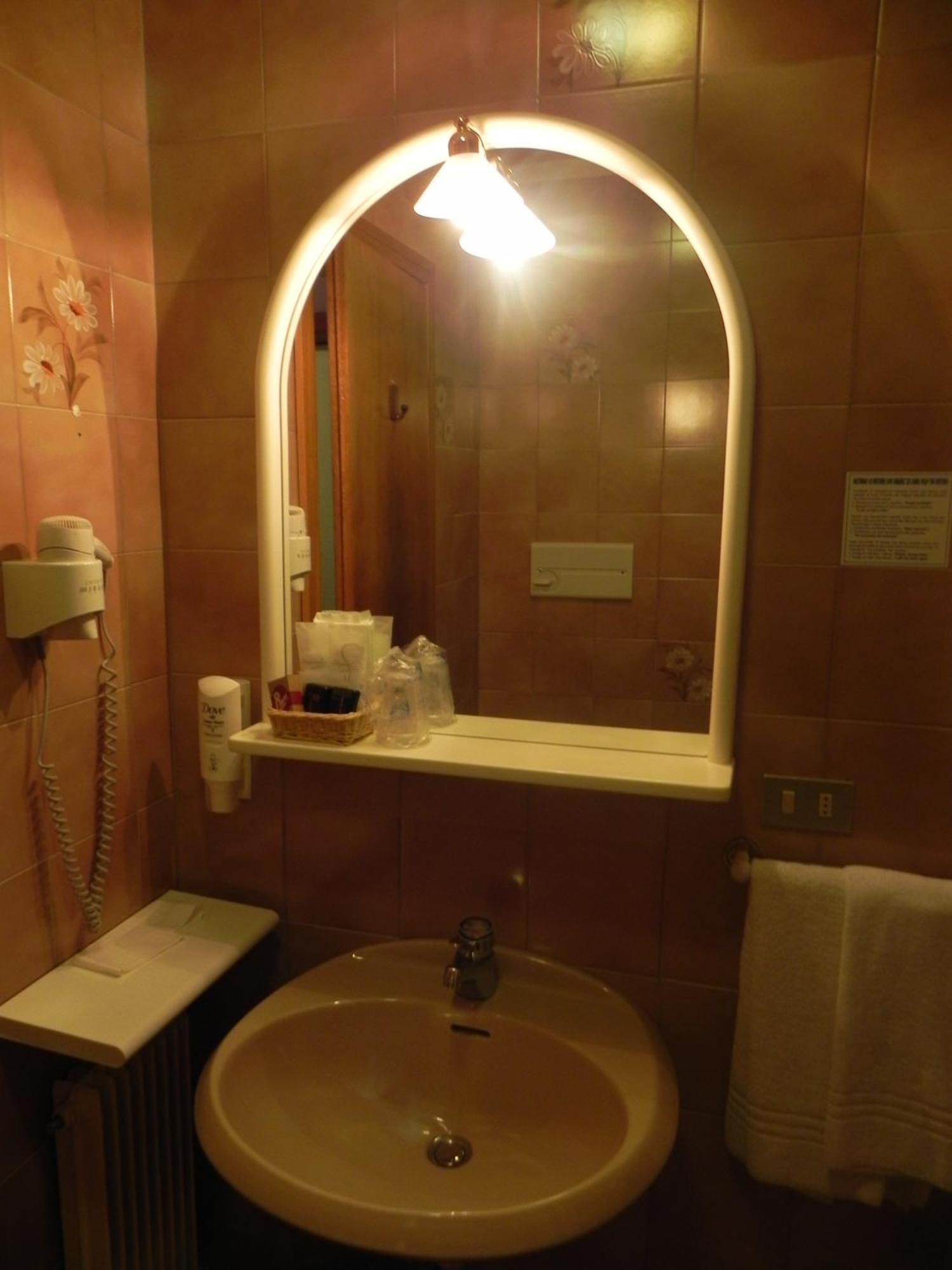 קאנזיי Hotel Italia מראה חיצוני תמונה